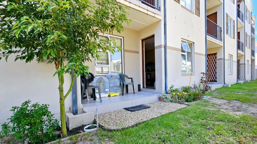 2 Bedroom Property for Sale in Buhrein Western Cape